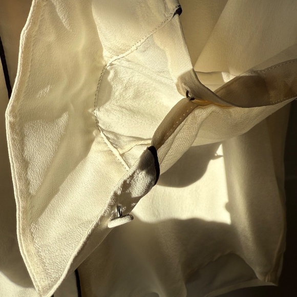 Aritzia Babaton 100% Silk Blouse ~ Brand New ~ XXS - Picture 7 of 8